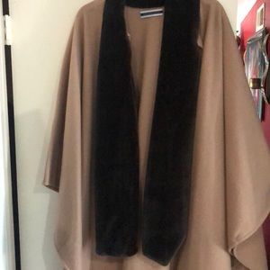 Beautiful wrap!  Great condition.